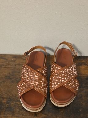 Universal Thread Brown Woven Cross-Strap Platform Sandals